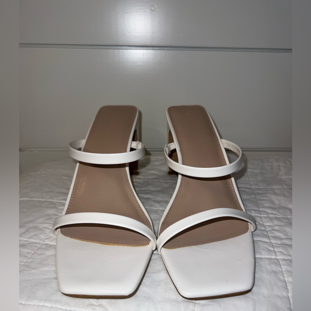 WHITE CHUNKY HEELS